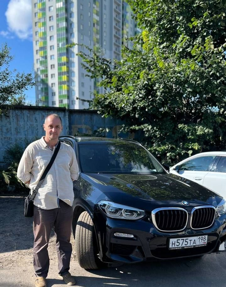 Клиент с купленным автомобилем BMW X3