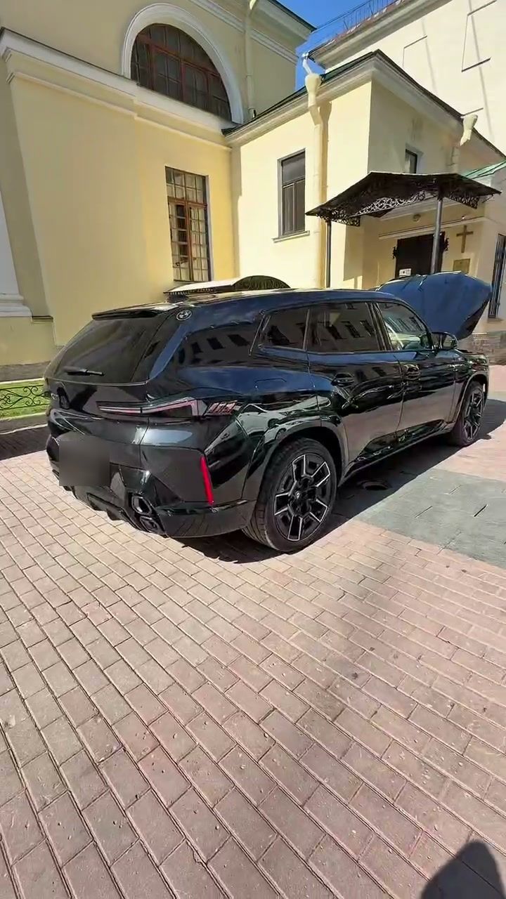 BMW XM · 7 000 км — кадр из видео осмотра
